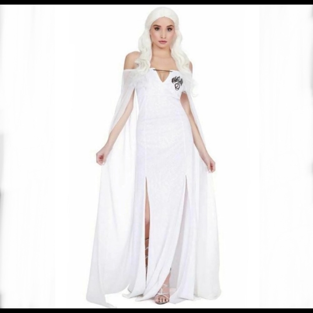 Daenerys Game of Thrones white dress and wig